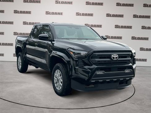Used 2025 Toyota Tacoma SR5 image 7