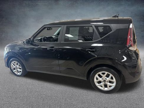 Used 2023 Kia Soul LX w/ LX Technology Package FWD image 4
