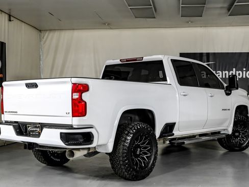 Used 2025 Chevrolet Silverado 2500 LT AWD/4WD image 9