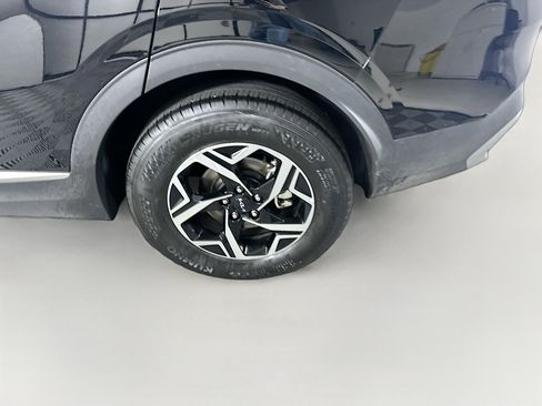 Used 2025 Kia Sportage LX image 11