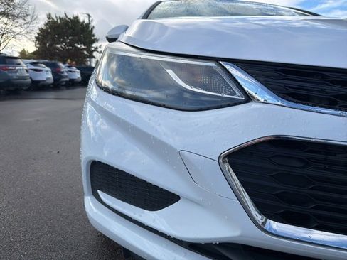 Used 2018 Chevrolet Cruze LT image 10
