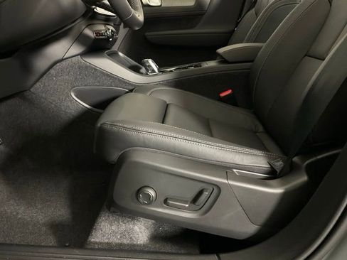New 2026 Volvo XC40 B5 Plus w/ Protection Package Premier image 33