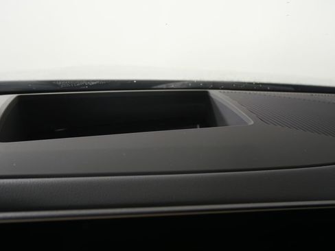 Certified 2025 BMW 530i image 23