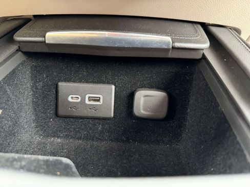 Used 2023 Cadillac XT4 Luxury w/ Cold Weather Package AWD/4WD image 22