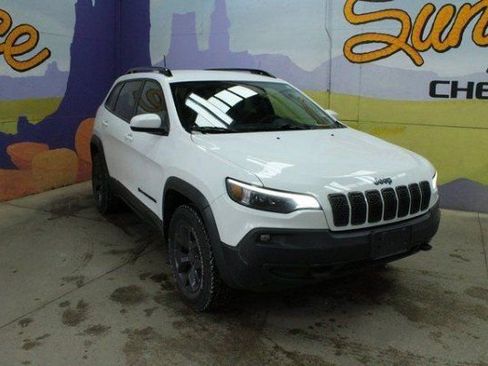Used 2020 Jeep Cherokee Sport image 2