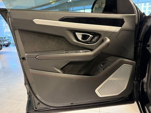 Used 2020 Lamborghini Urus image 14