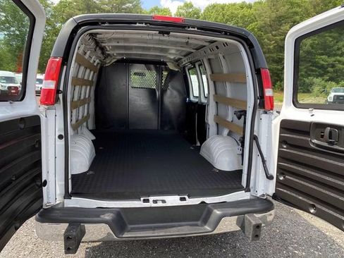 Used 2024 GMC Savana 2500 w/ Driver Convenience Package RWD image 5