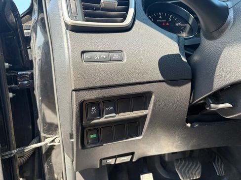 Used 2016 Nissan Rogue S FWD image 12