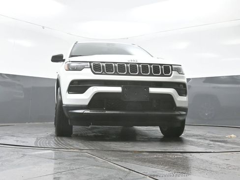 Used 2024 Jeep Compass Latitude w/ Sun and Sound Group image 27