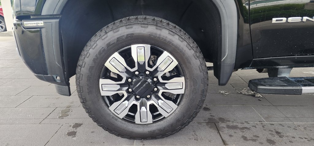 Used 2024 GMC Sierra 2500 Denali AWD/4WD image 9