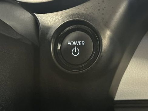 Used 2026 Toyota Sienna XLE FWD image 25