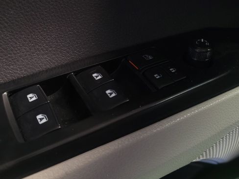 Used 2019 Toyota Camry LE FWD image 27
