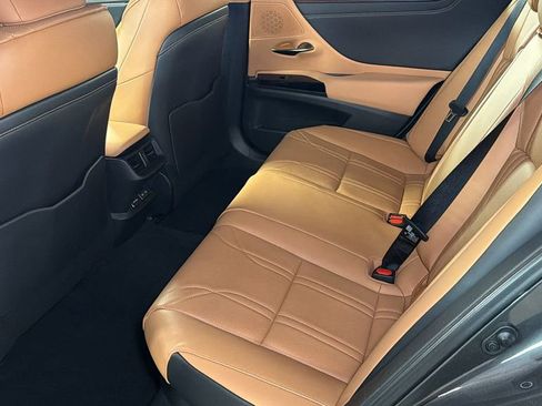 Used 2025 Lexus ES 300h w/ Technology Package image 14