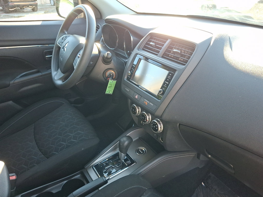 Used 2025 Mitsubishi Outlander Sport ES AWD/4WD image 12
