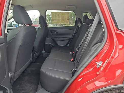 Used 2025 Nissan Rogue S image 17