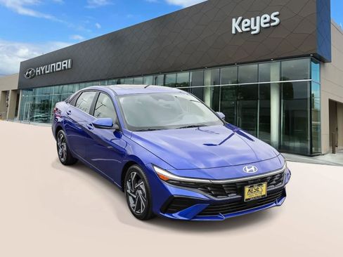 Certified 2025 Hyundai Elantra SEL FWD image 3