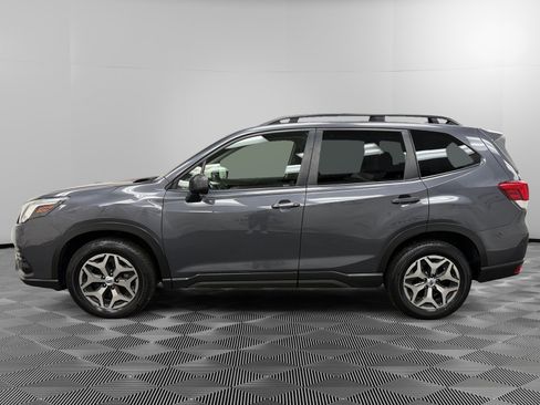 Used 2022 Subaru Forester Premium image 2