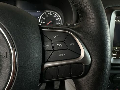 Certified 2022 Jeep Renegade Latitude w/ Convenience Group image 25