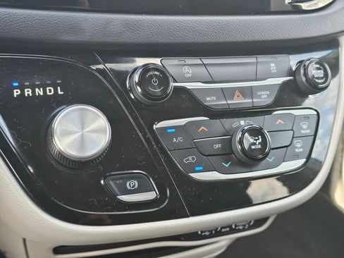 Used 2023 Chrysler Voyager LX FWD image 26