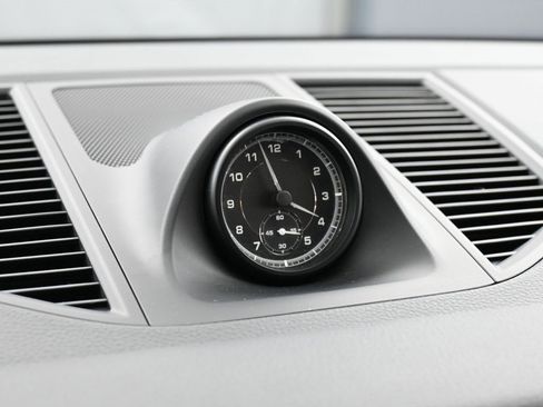 Certified 2025 Porsche Macan image 19