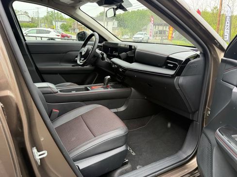 Used 2025 Nissan Kicks SR AWD/4WD image 27