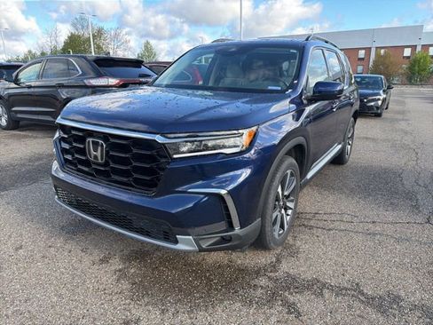 Used 2024 Honda Pilot Touring image 1