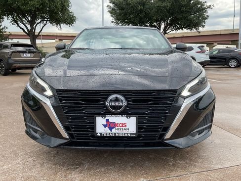 Used 2025 Nissan Altima 2.5 SV FWD image 3