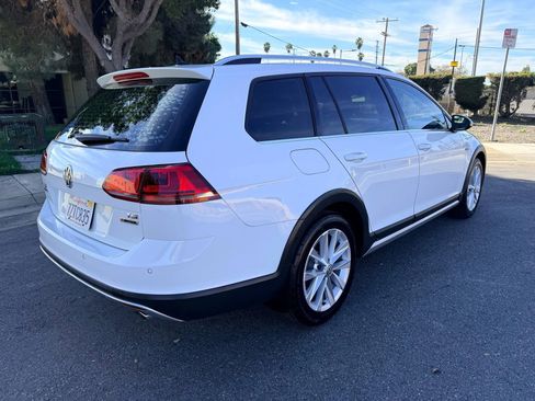 Used 2017 Volkswagen Golf Alltrack SEL image 5