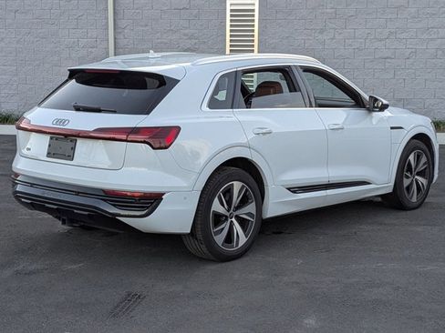 Used 2024 Audi Q8 e-tron Premium Plus w/ Premium Plus Package image 5