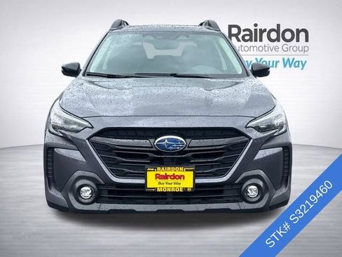 Used 2025 Subaru Outback Onyx Edition AWD/4WD image 2