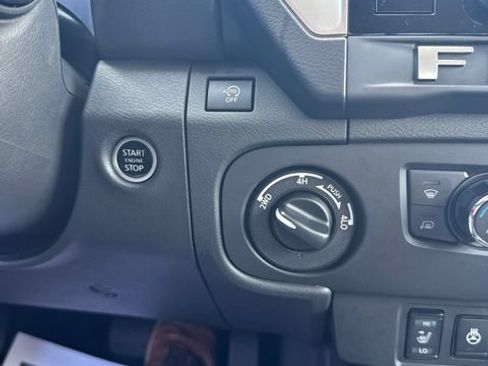 Certified 2025 Nissan Frontier SV w/ SV Convenience Package AWD/4WD image 30