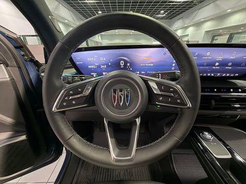Used 2025 Buick Enclave Avenir FWD image 17