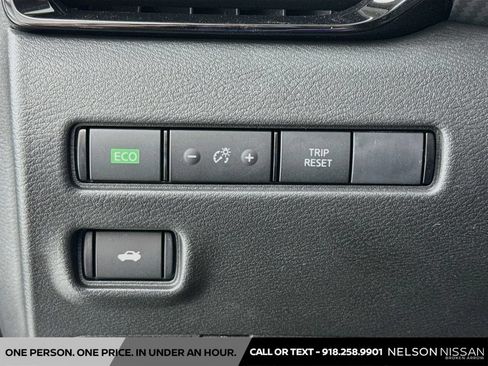 Certified 2025 Nissan Sentra SV FWD image 10