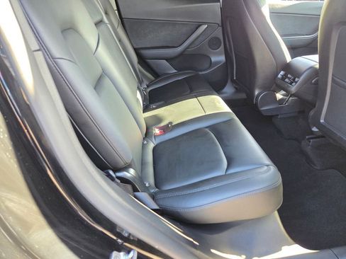 Used 2021 Tesla Model Y Long Range AWD/4WD image 21