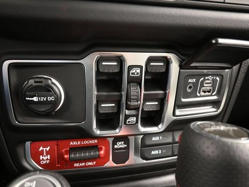 Used 2026 Jeep Gladiator Mojave AWD/4WD image 30