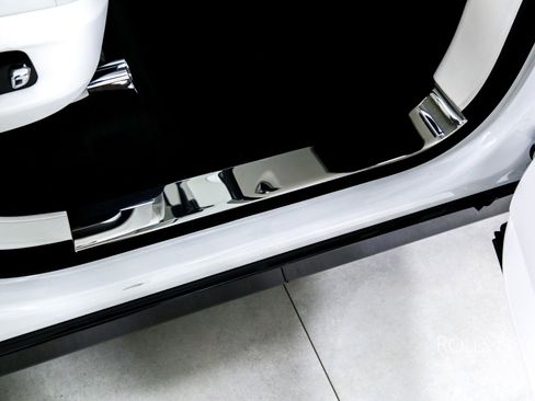 Certified 2025 Rolls-Royce Cullinan image 33