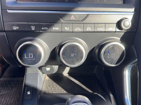 Used 2018 Jaguar E-PACE First Edition image 31