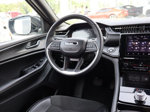 Used 2023 Jeep Grand Cherokee L Laredo AWD/4WD image 13