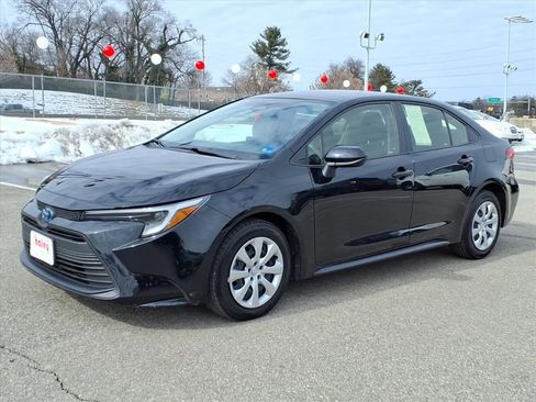 Certified 2025 Toyota Corolla LE image 9