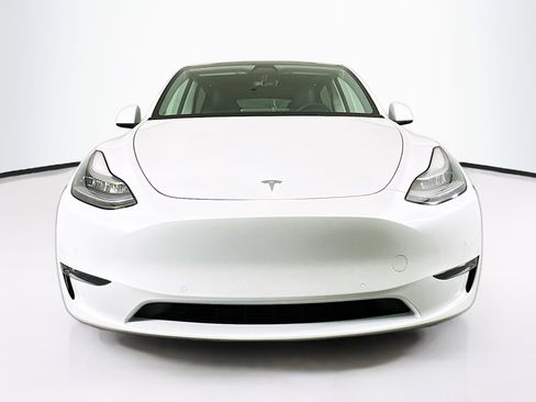 Used 2021 Tesla Model Y Long Range AWD/4WD image 2