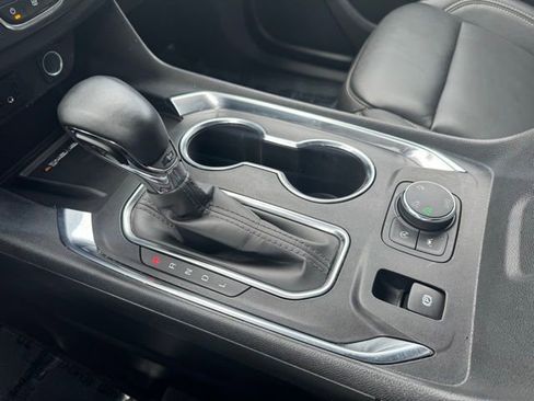 Used 2023 Chevrolet Traverse LT image 21