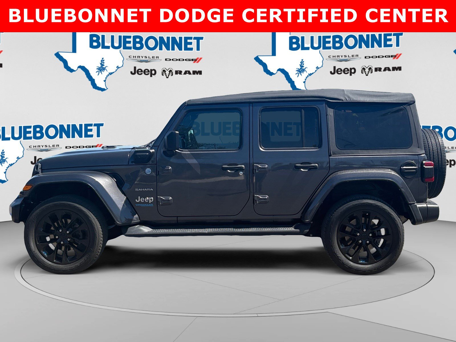 Used 2022 Jeep Wrangler Unlimited Sahara AWD/4WD image 8