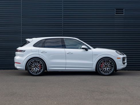 New 2026 Porsche Cayenne S image 9