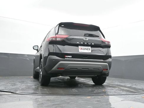 Used 2023 Nissan Rogue S image 43