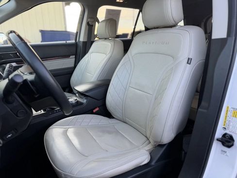 Used 2018 Ford Explorer Platinum image 15