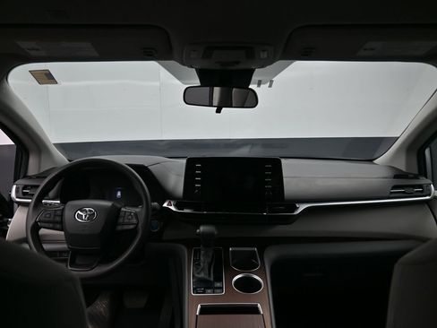 Certified 2024 Toyota Sienna LE image 28