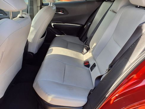 Used 2025 Toyota Prius XLE image 10