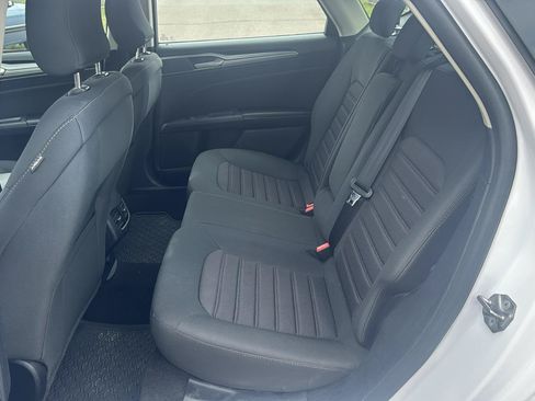 Used 2019 Ford Fusion SE FWD image 11