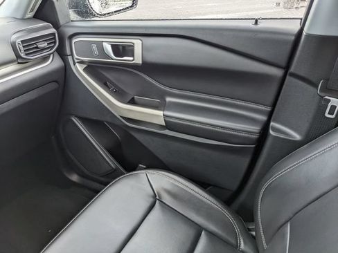 Certified 2021 Ford Explorer XLT w/ Equipment Group 202A RWD image 17