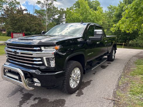 Used 2022 Chevrolet Silverado 2500 High Country w/ Z71 Off-Road Package AWD/4WD image 8